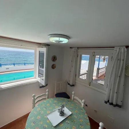 Caleton Villa